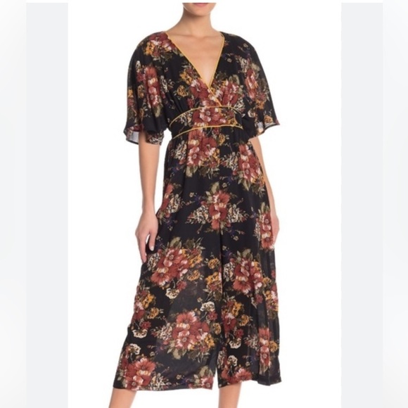 NWT June & Hudson Size Small Black Floral Cropped Jumpsuit V-neck Elbow Sleeve - Picture 1 of 7